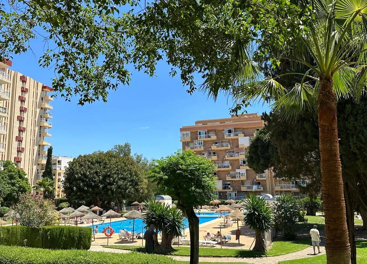 Acogedor Estudio Con Piscina Y Vistas Al Mar 베날마데나코스타 0*,